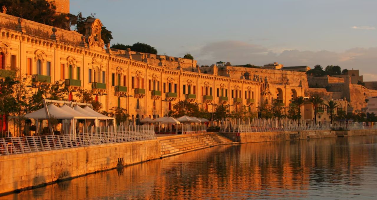 Qatar Airways Bath Office in UK